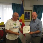 SP6EQZ and Mr. Alain St. Ange, the Minister of Tourism and Culture of Syechelles